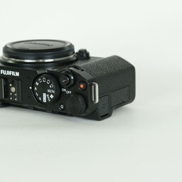 FUJIFILM X-M5