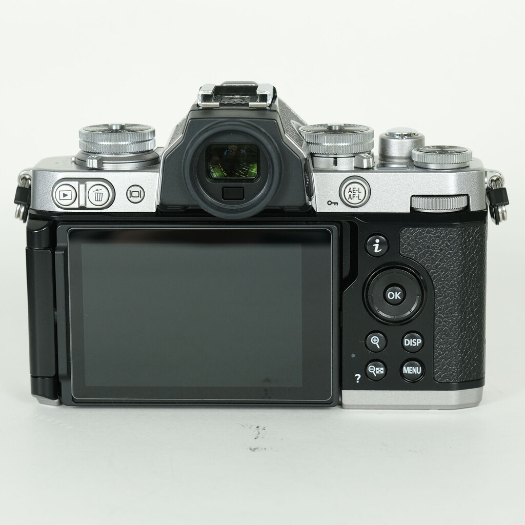 Nikon Z fc [�{�f�B �V���o�[]