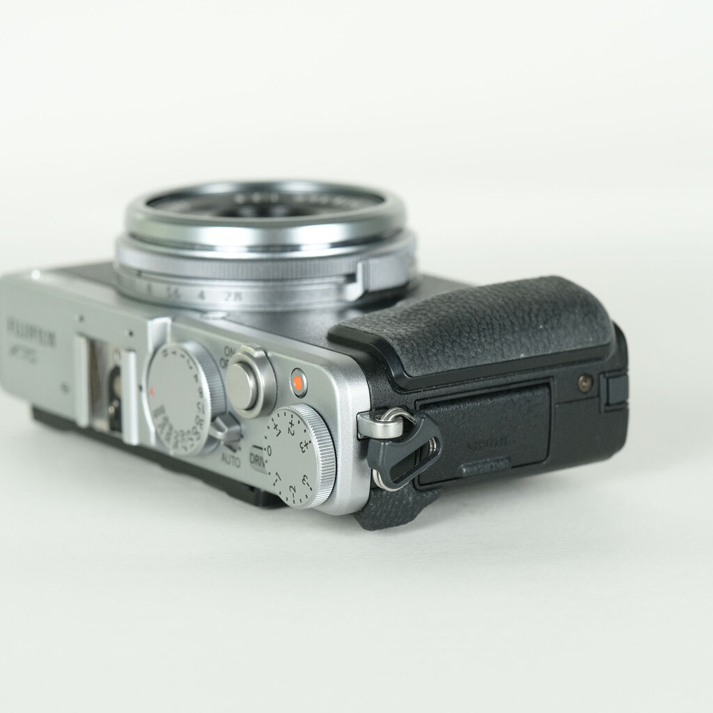 FUJIFILM X70 シルバー FUJIFILM X70 シルバー