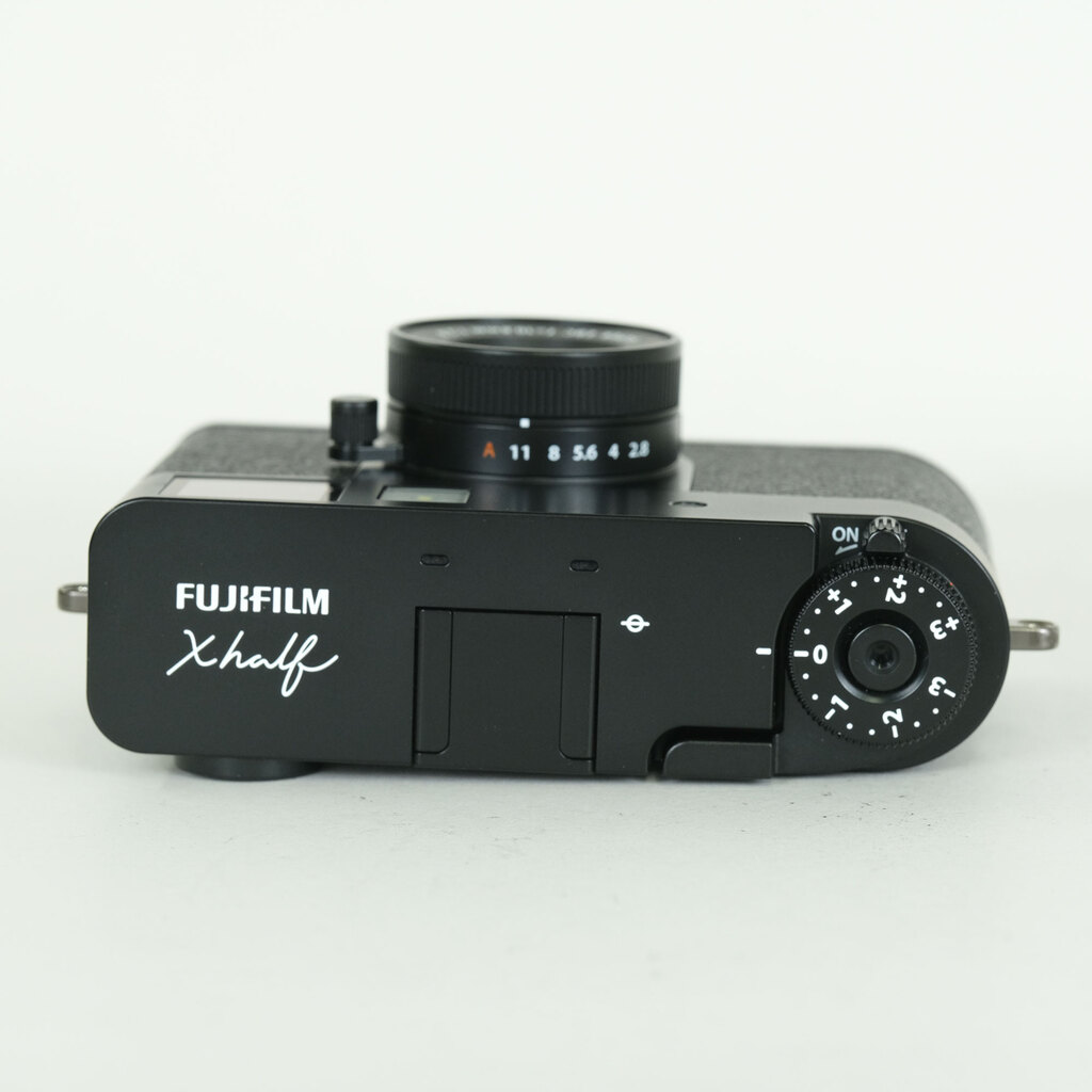 FUJIFILM X half X-HF1