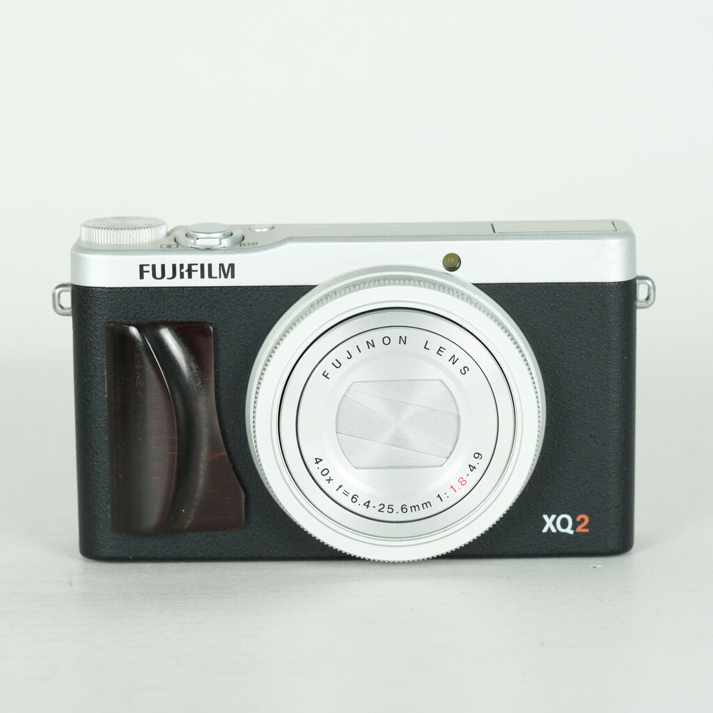 FUJIFILM XQ2 シルバーの出品 | ONE SCENE（ワンシーン）