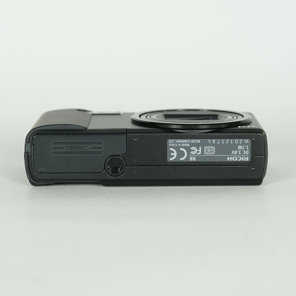 RICOH R8 Two-tone