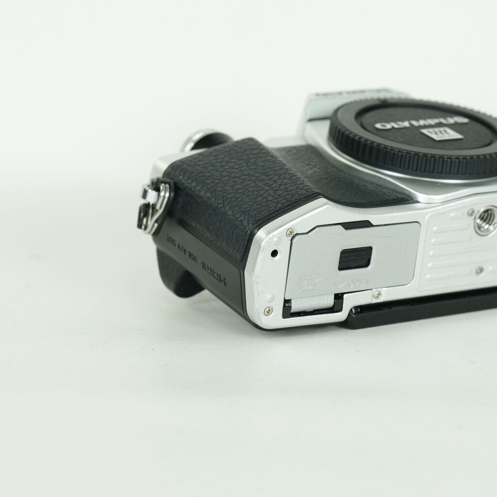 OLYMPUS OM-D E-M10 Mark II