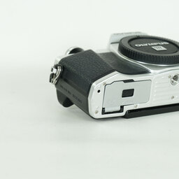 OLYMPUS OM-D E-M10 Mark II