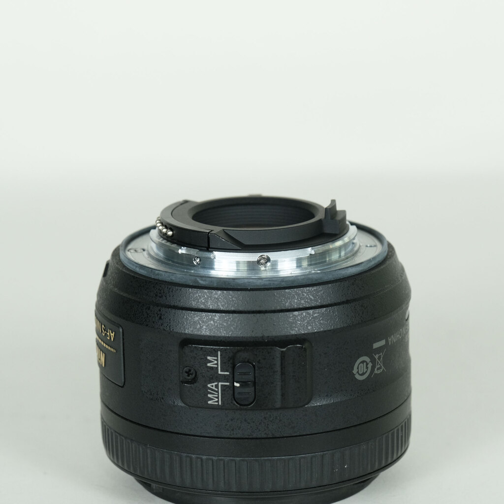Nikon AF-S DX NIKKOR 35mm f/1.8Gの出品 | ONE SCENE（ワンシーン）