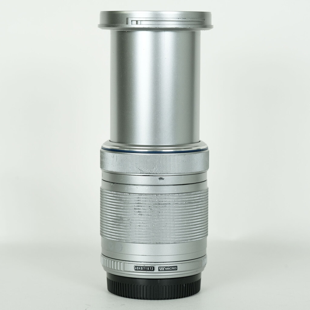 [訳あり]Olympus O-MD E-M1 カメラ本体 + 40-150レンズ Olympus OM-D E-M1 Silver Edition Launched With 40-150mm Zoom Lens