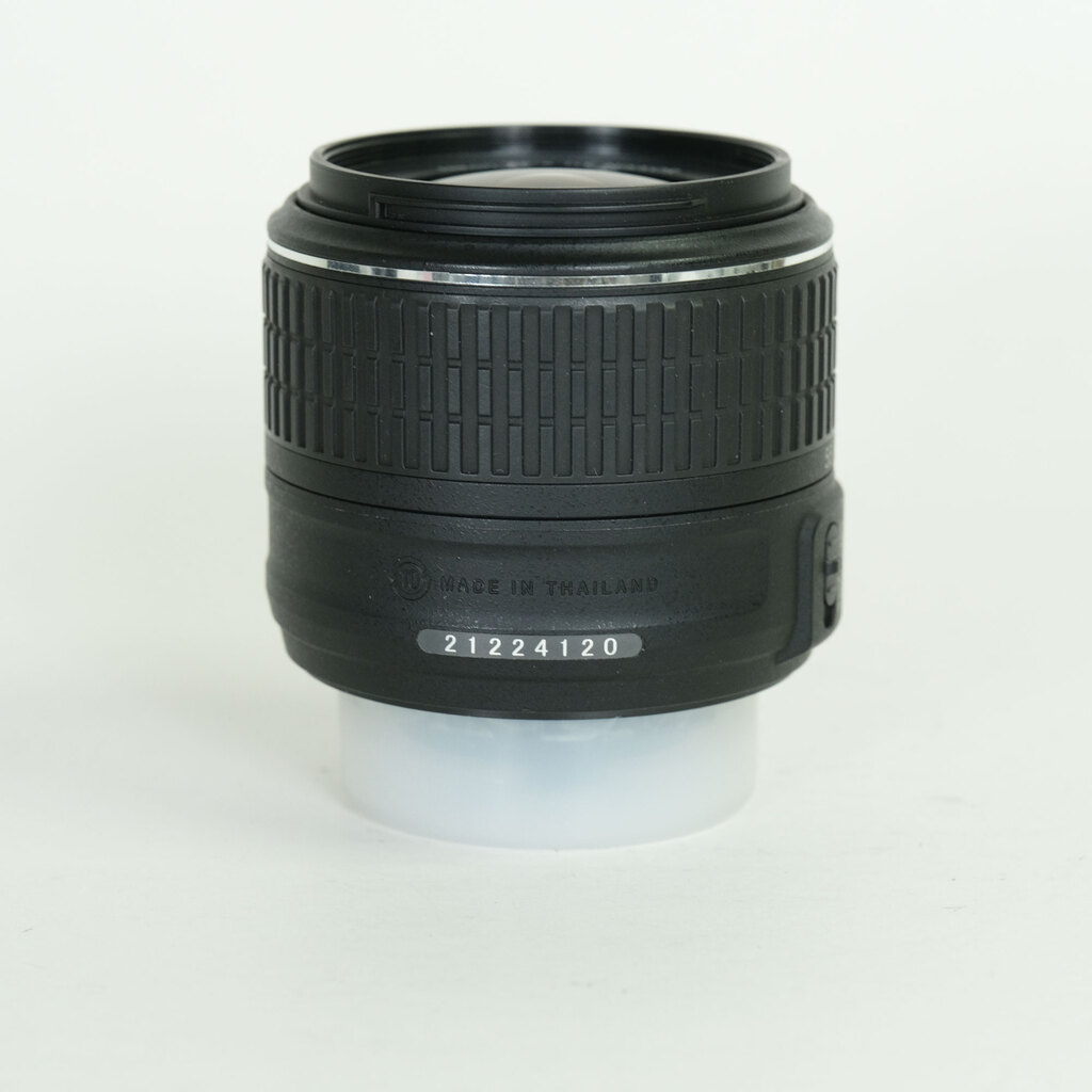 Nikon AF-S DX NIKKOR 18-55mm f3.5-5.6G VR II Nikon AF-S DX NIKKOR 18-55mm f3.5-5.6G VR II