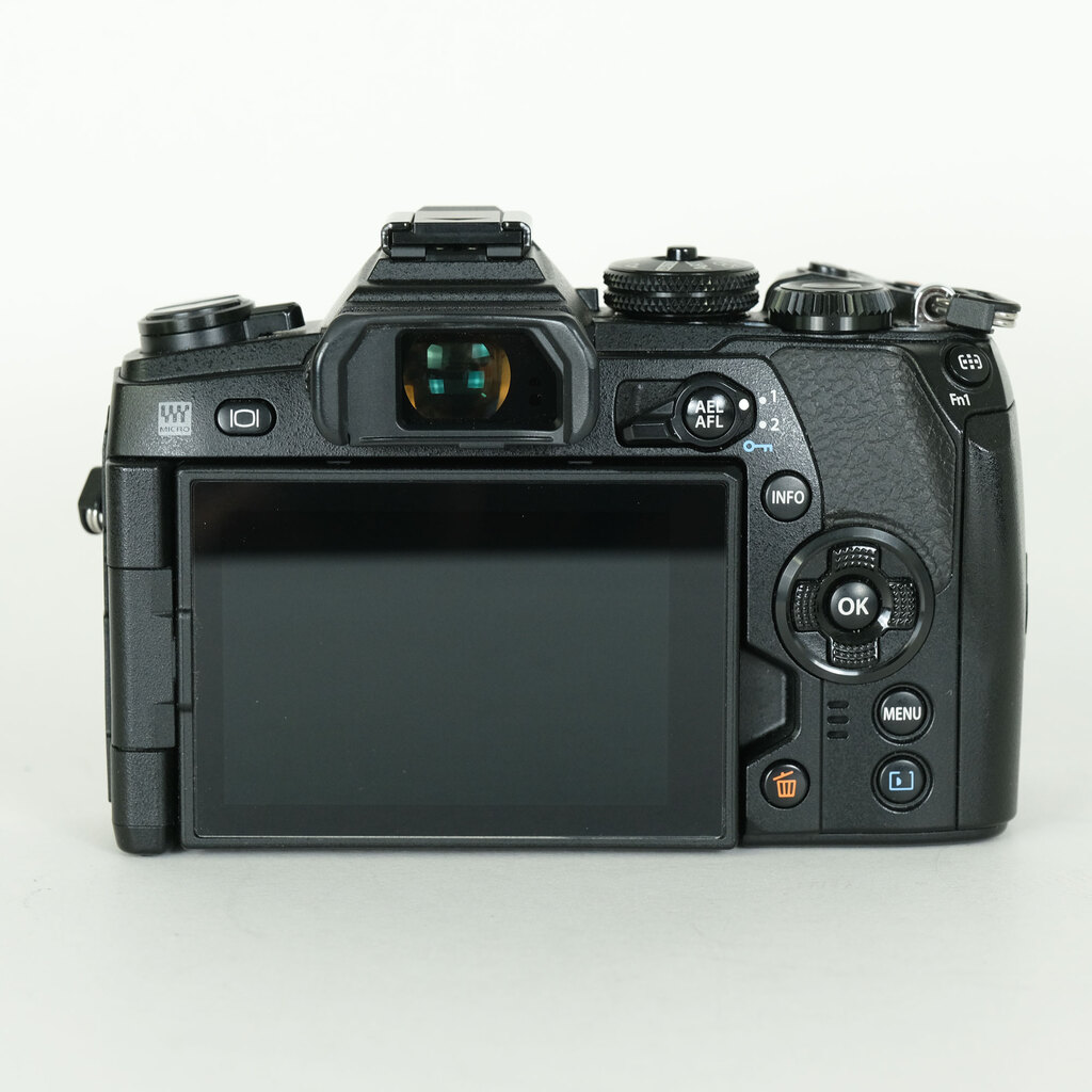 OLYMPUS OM-D E-M1 Mark II