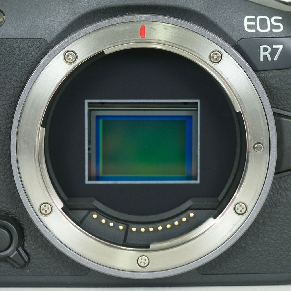 Canon EOS R7
