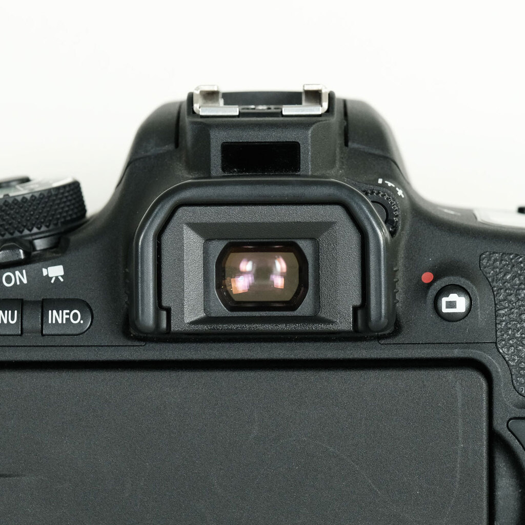 Canon EOS 8000D Canon EOS 8000D