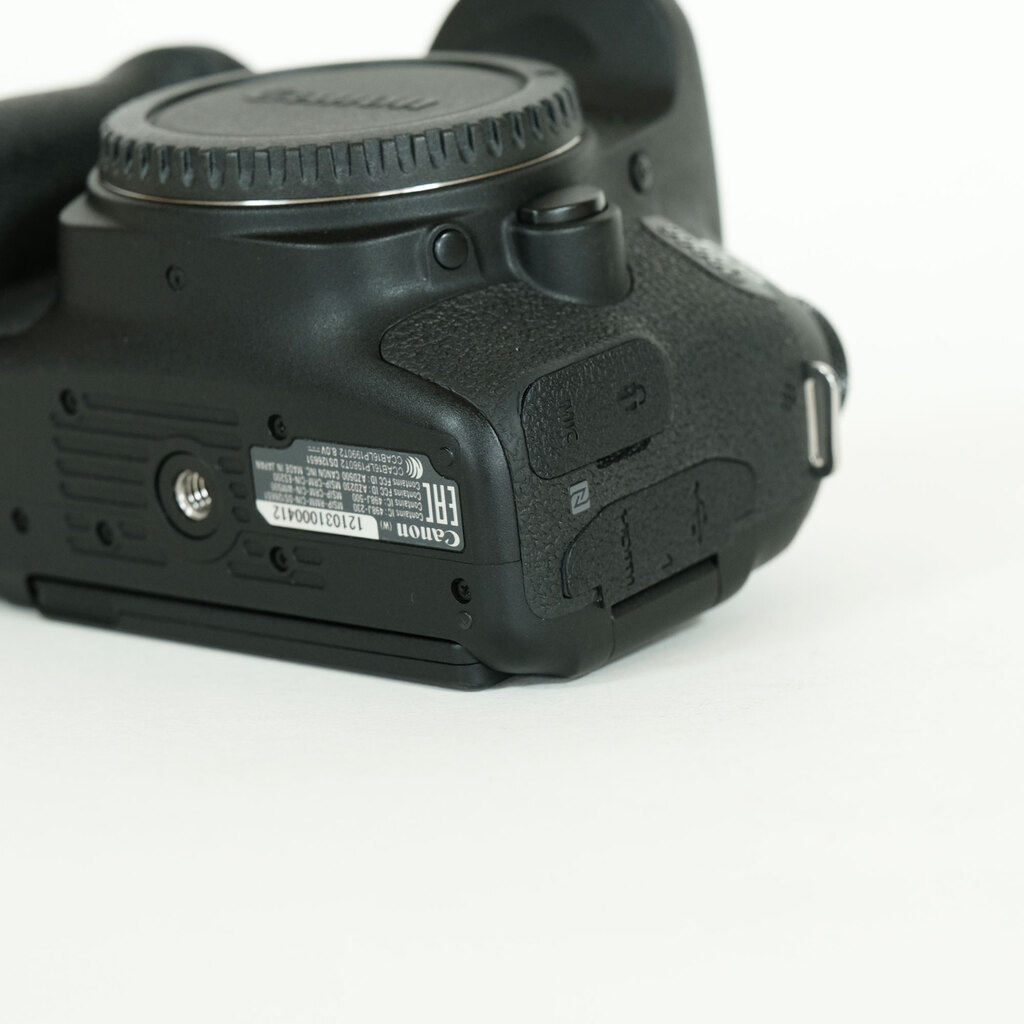 Canon EOS 9000D
