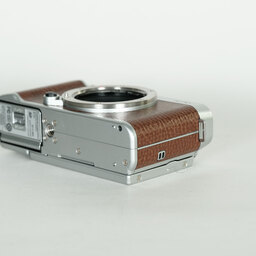 FUJIFILM X-A1 ボディ ブラウン