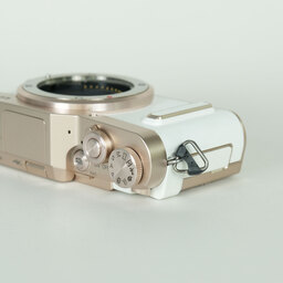 Panasonic LUMIX DC-GF90 ボディ ホワイト
