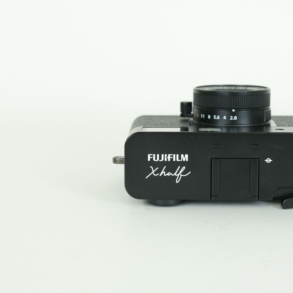 FUJIFILM X half X-HF1