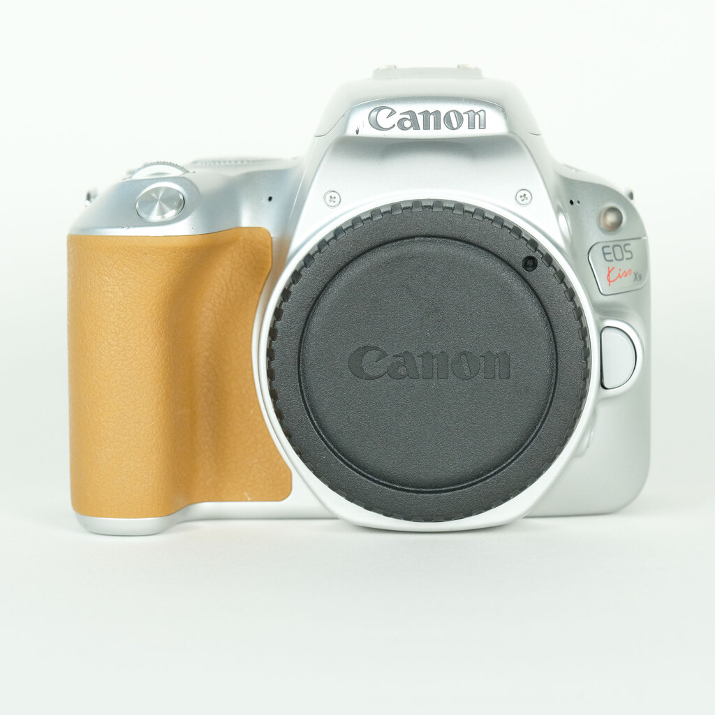Canon EOS Kiss X9 ボディ シルバーの出品 | ONE SCENE（ワンシーン）