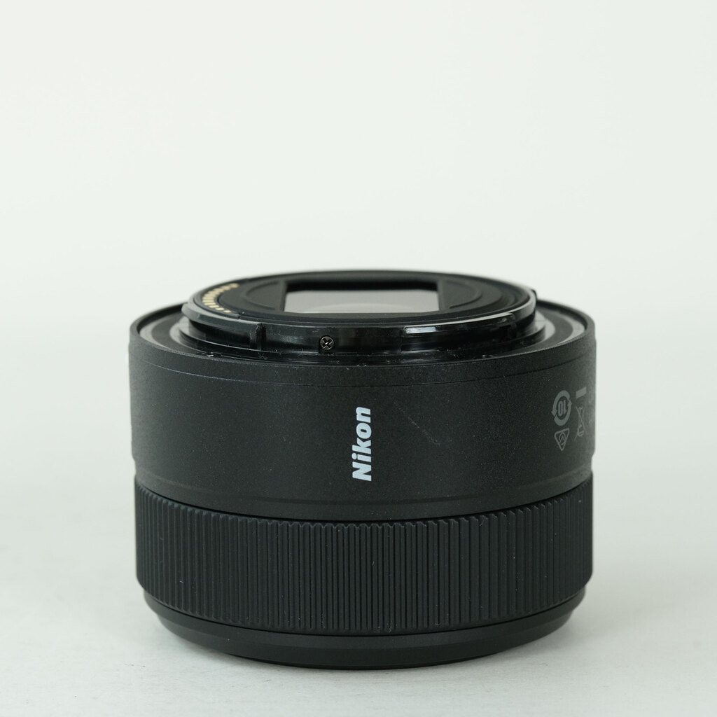Nikon NIKKOR Z 40mm f/2 Nikon NIKKOR Z 40mm f/2