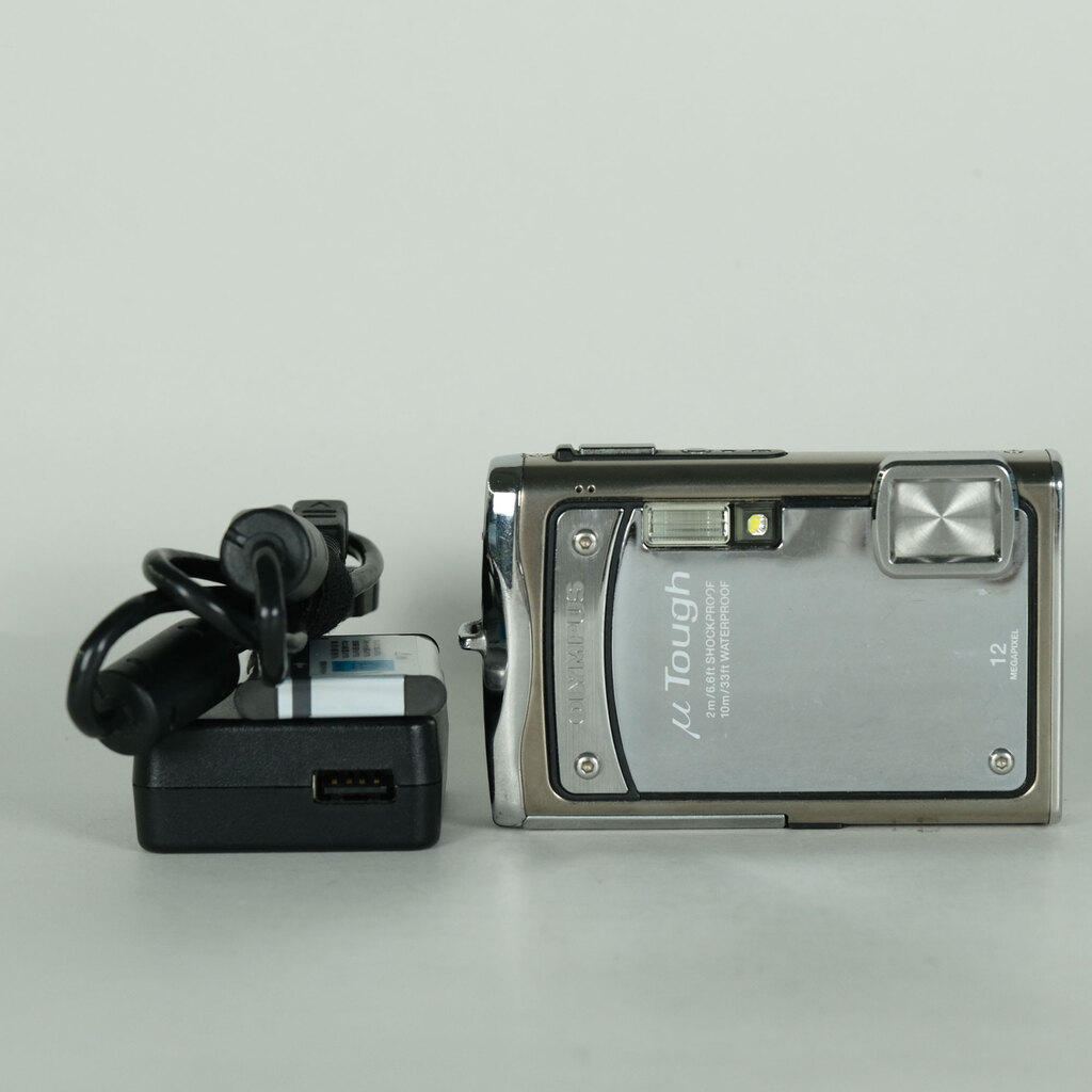 OLYMPUS μTOUGH 8000 シルバーの出品 | ONE SCENE（ワンシーン）