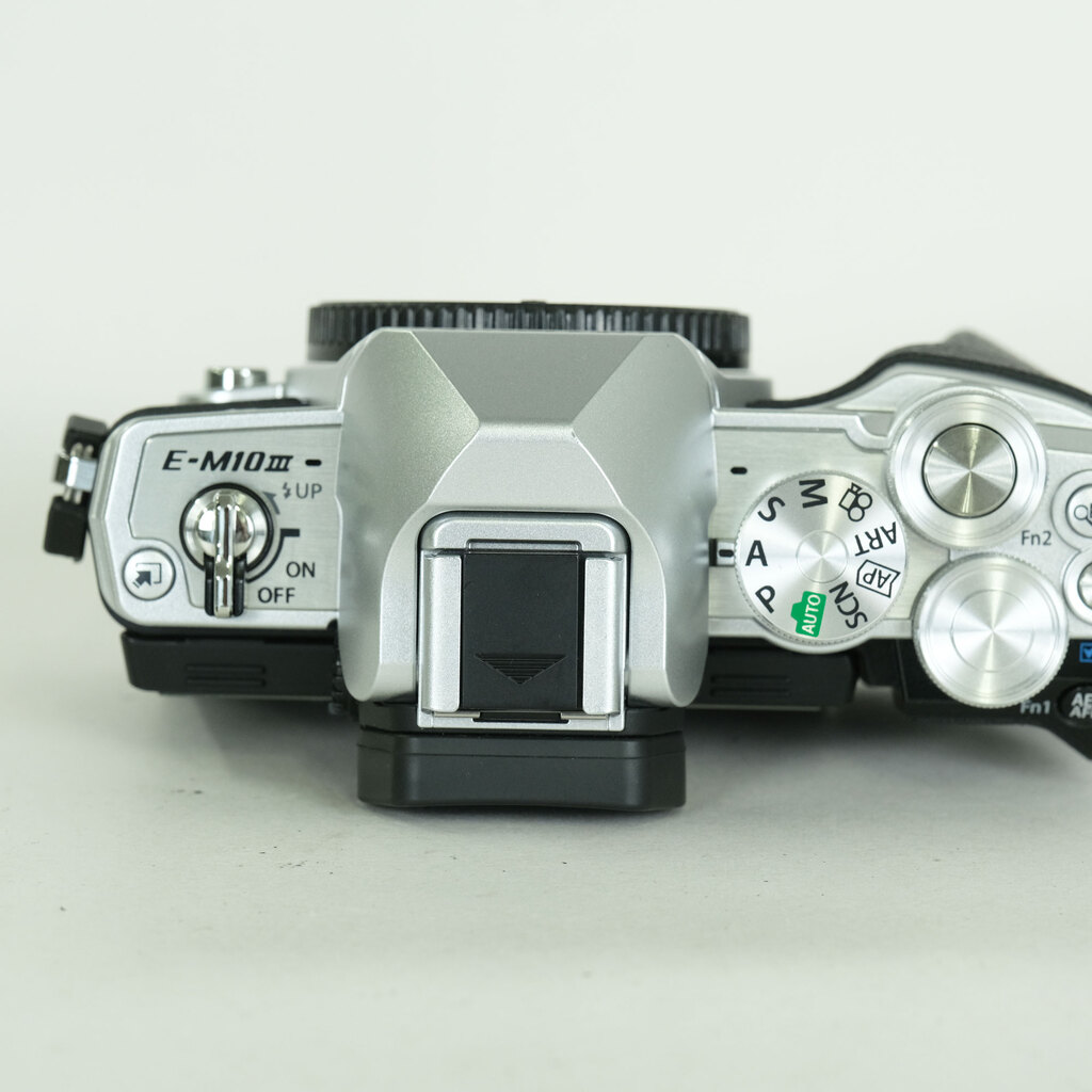 OLYMPUS OM-D E-M10 Mark III