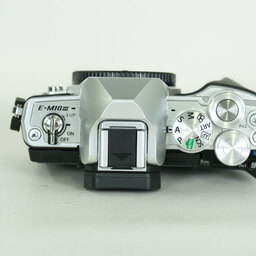 OLYMPUS OM-D E-M10 Mark III
