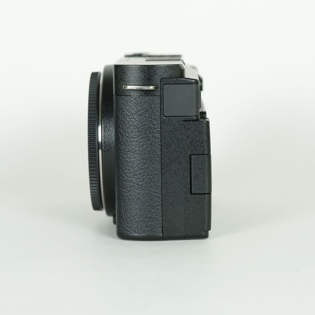 Panasonic LUMIX DC-S9