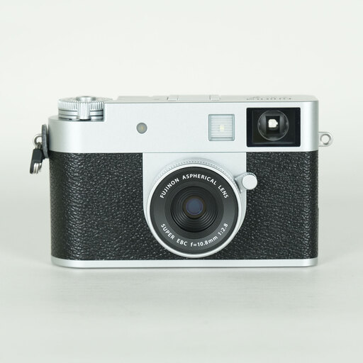 FUJIFILM X half X-HF1。フィルムを知り尽くした富士フイルムだから