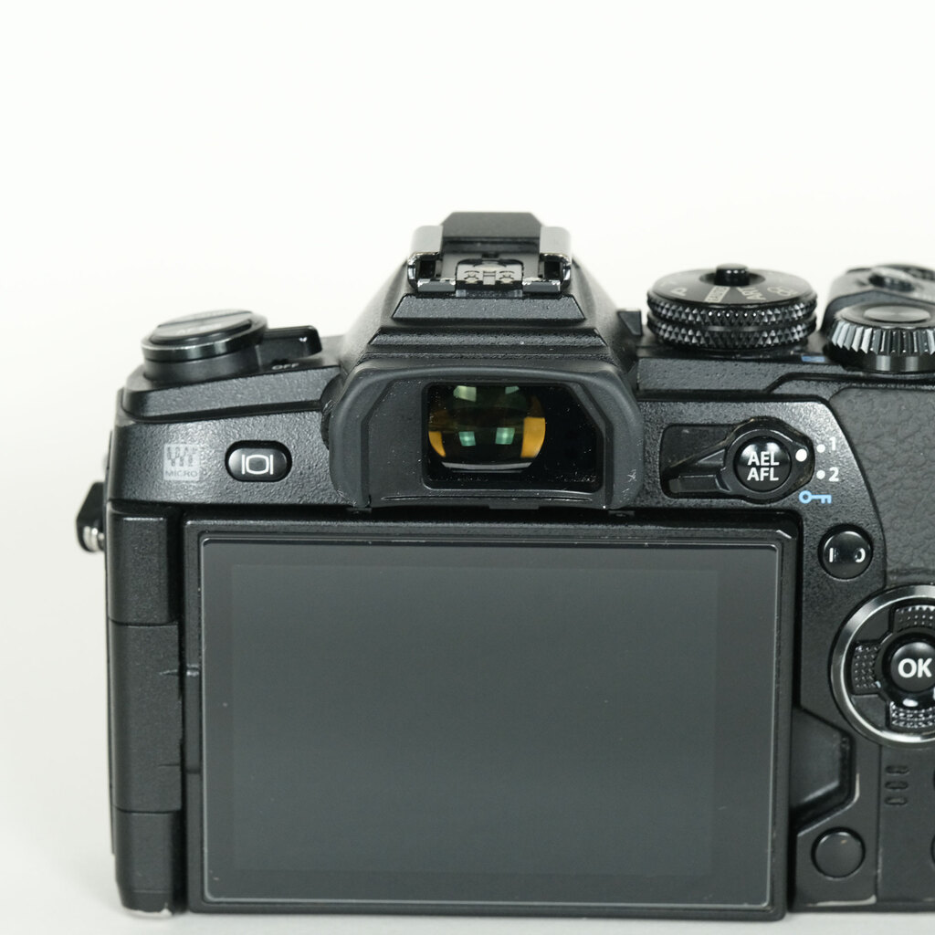OLYMPUS OM-D E-M1 Mark II OLYMPUS OM-D E-M1 Mark II