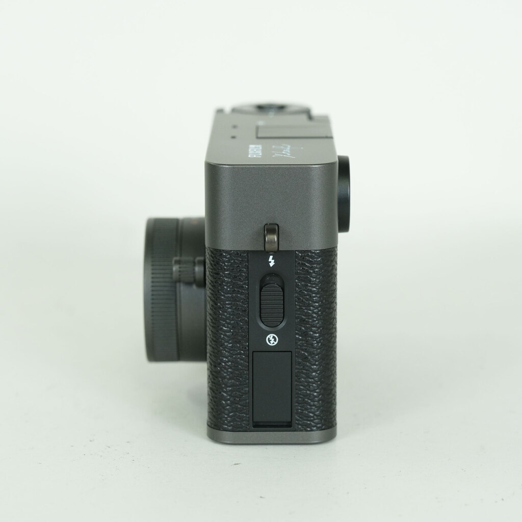 FUJIFILM X half X-HF1