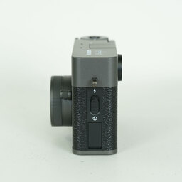 FUJIFILM X half X-HF1