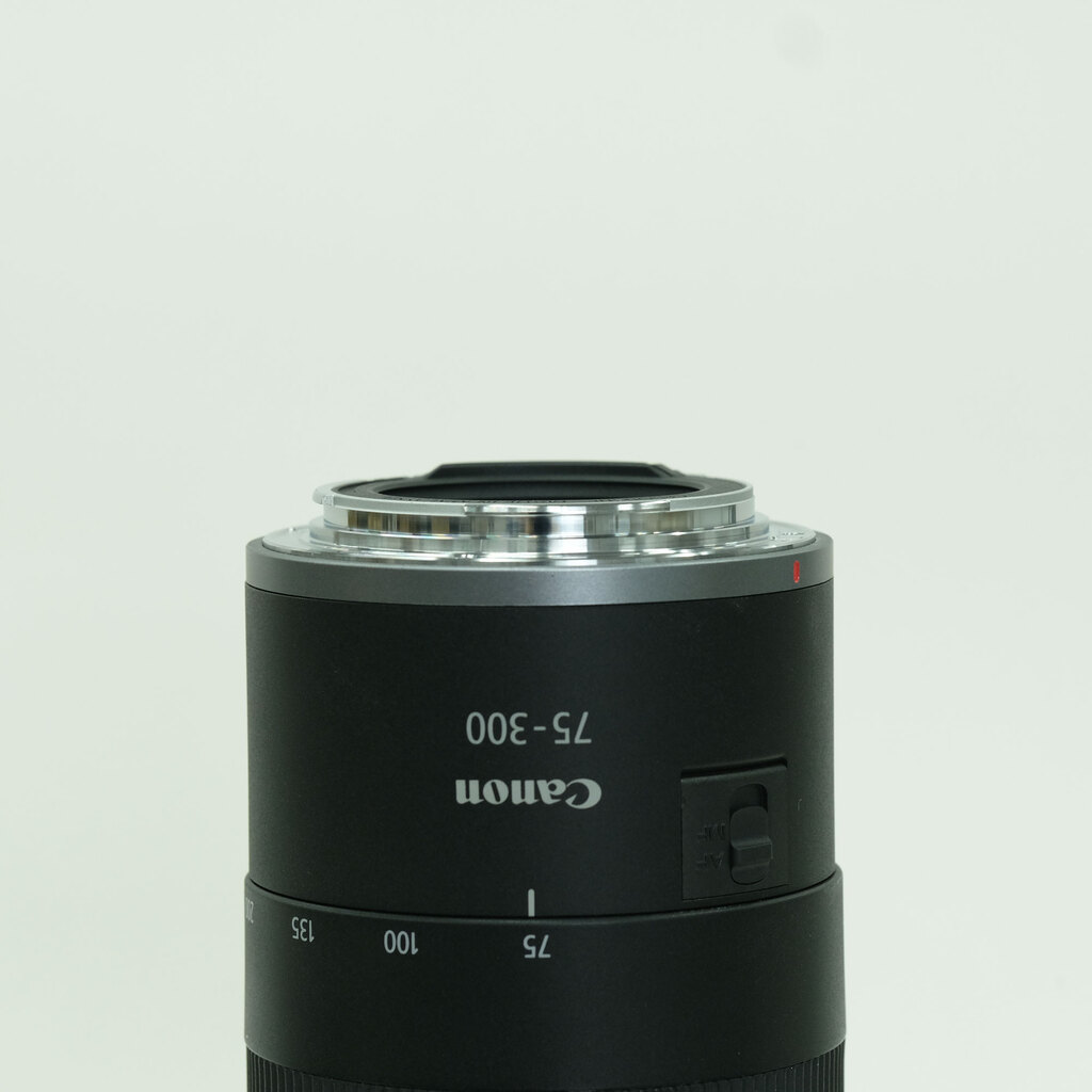 Canon RF75-300mm F4-5.6 Canon RF75-300mm F4-5.6
