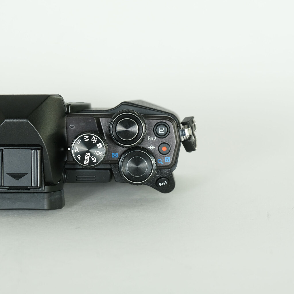 OLYMPUS OM-D E-M10 Mark II