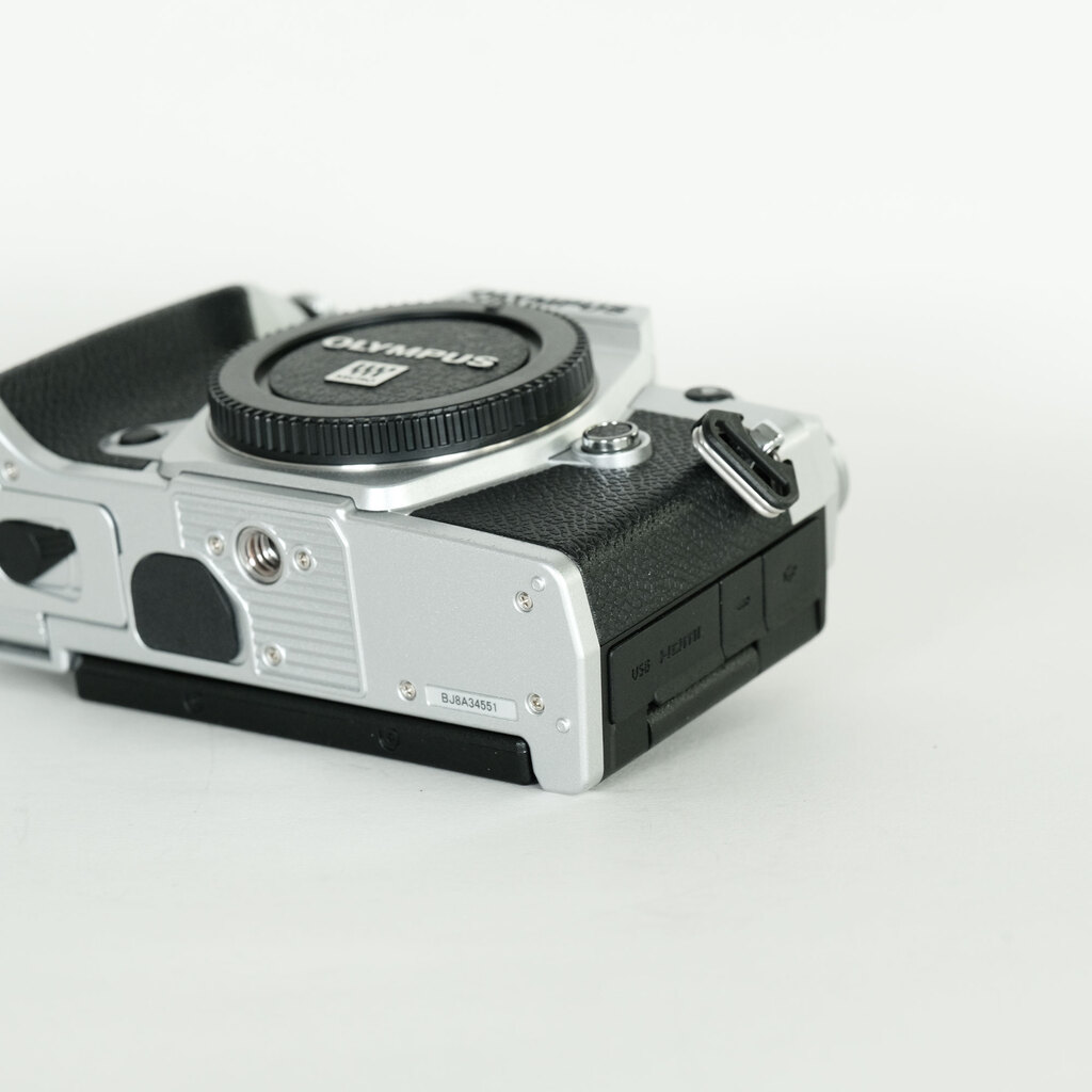 OLYMPUS OM-D E-M5 Mark III