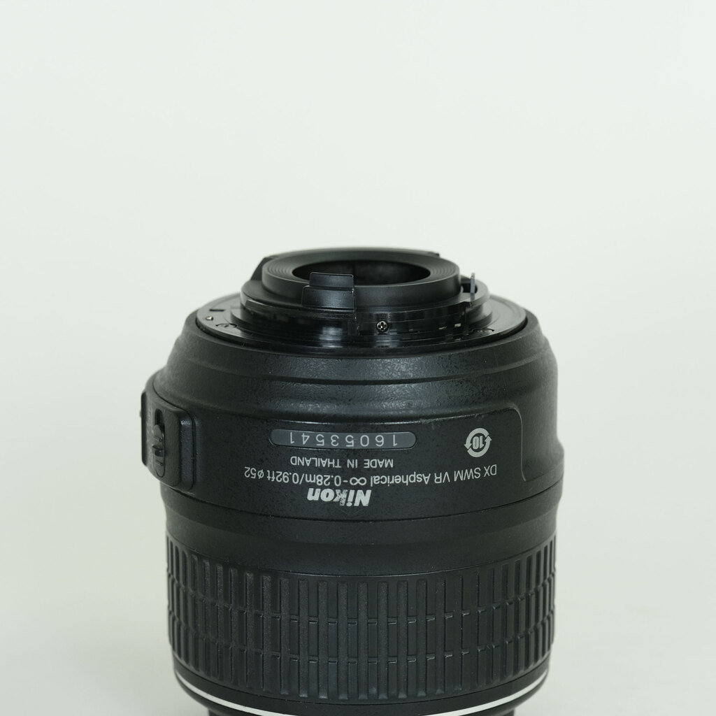 Nikon AF-S DX NIKKOR 18-55mm F3.5-5.6 G VR Nikon AF-S DX NIKKOR 18-55mm F3.5-5.6 G VR