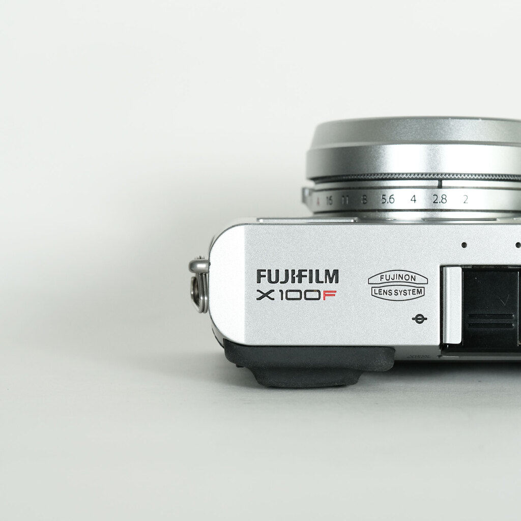 FUJIFILM X100F シルバー FUJIFILM X100F シルバー