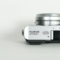 FUJIFILM X100F シルバー FUJIFILM X100F シルバー