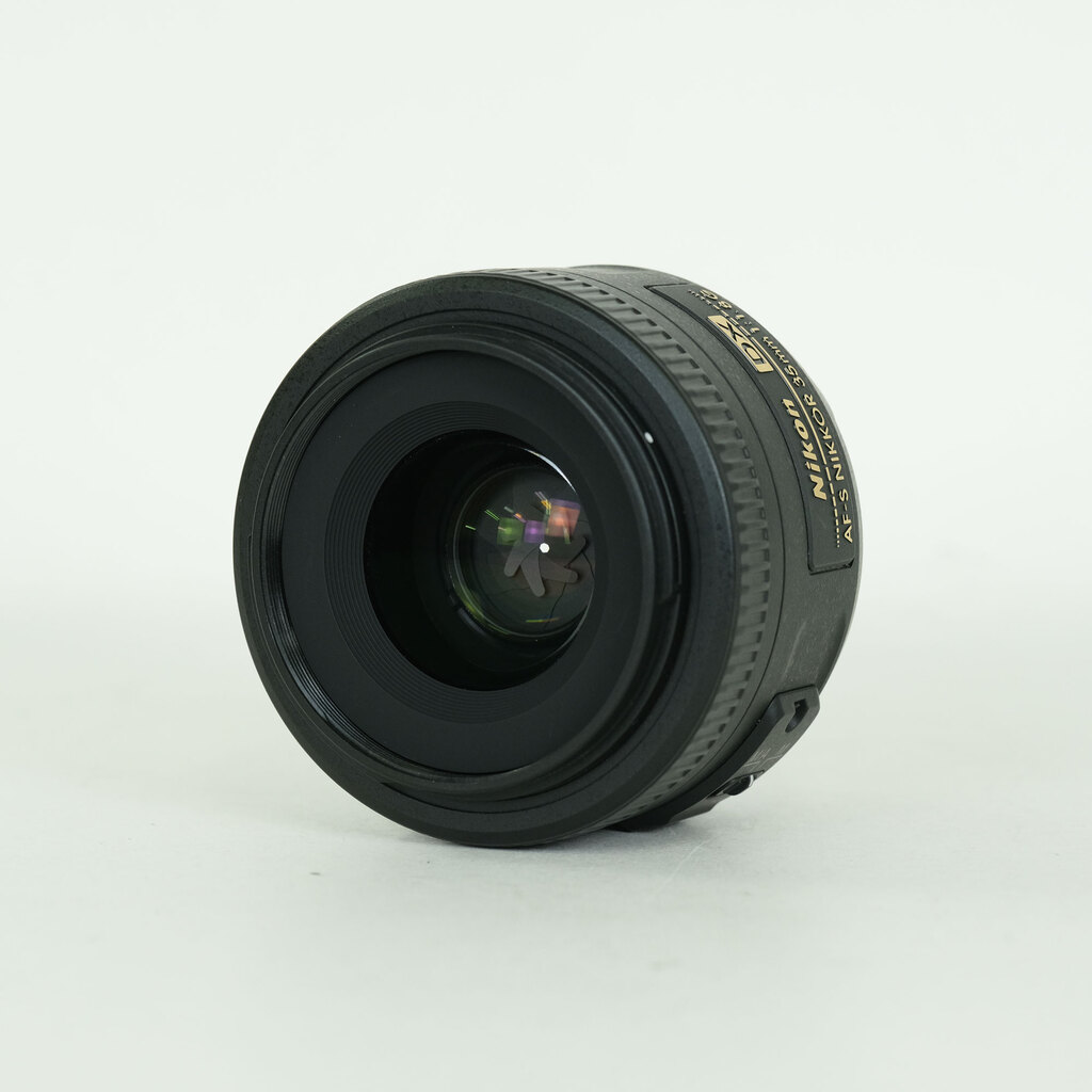 Nikon AF-S DX NIKKOR 35mm f/1.8G Nikon AF-S DX NIKKOR 35mm f/1.8G