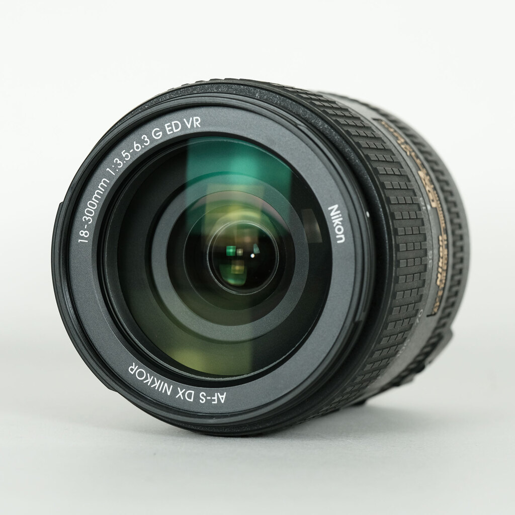 Nikon AF-S DX NIKKOR 18-300mm f/3.5-6.3G ED VR