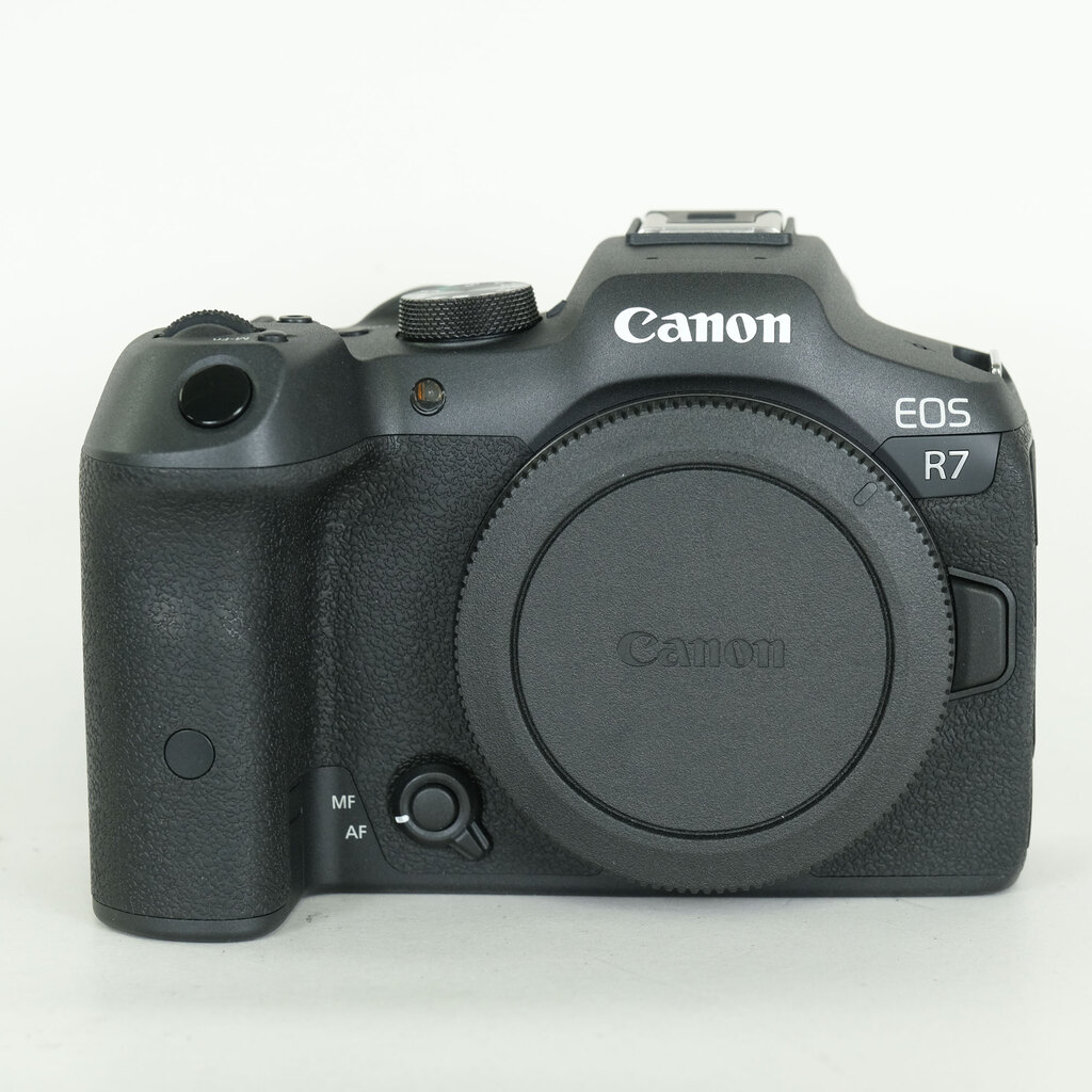 Canon EOS R7