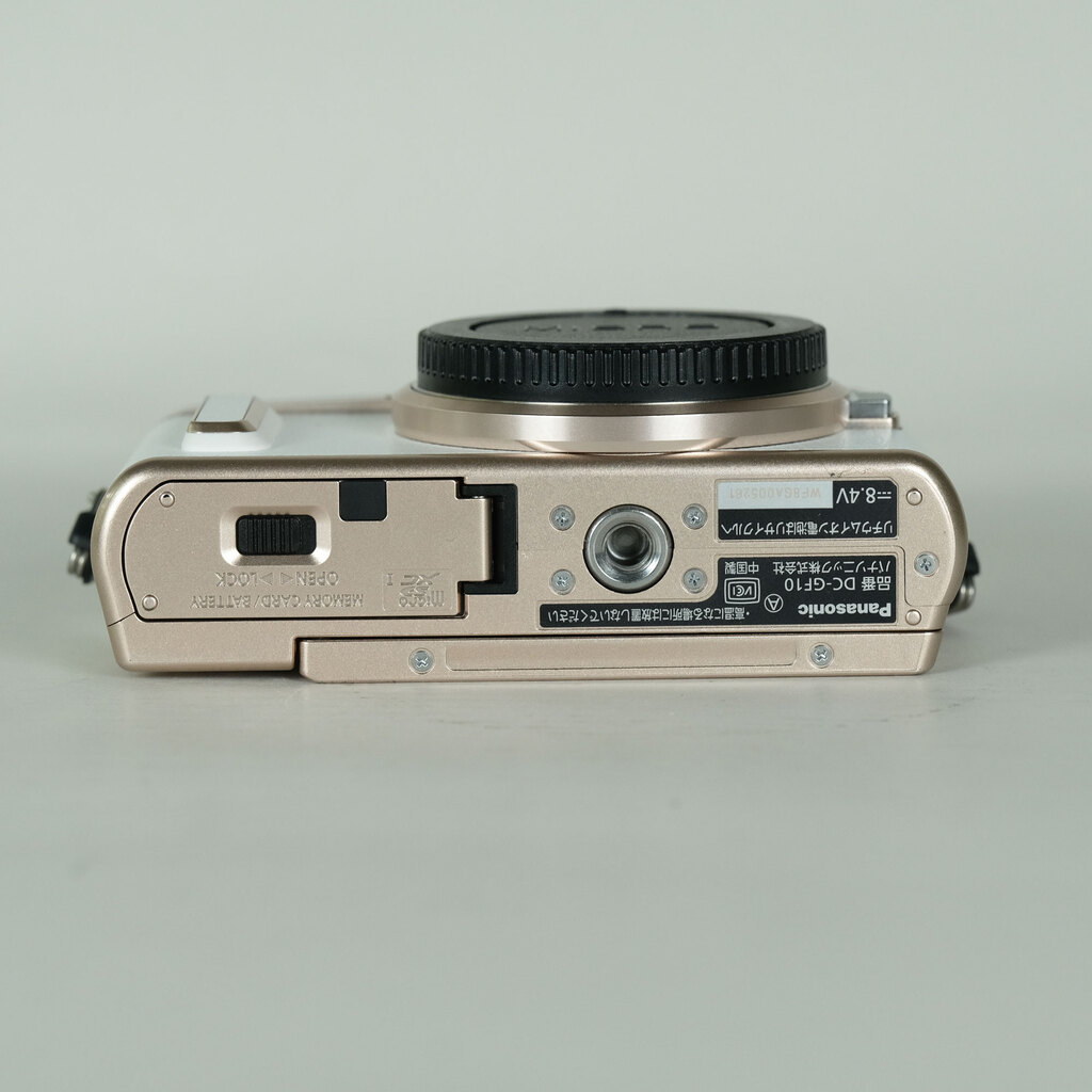 Panasonic LUMIX DC-GF10 ボディ ホワイトの出品 | ONE SCENE（ワン