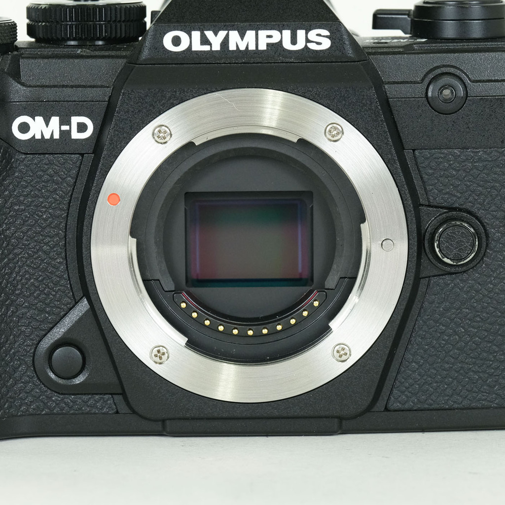 OLYMPUS OM-D E-M5 Mark III
