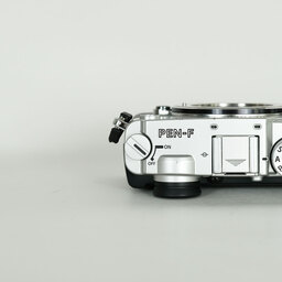 OLYMPUS PEN-F