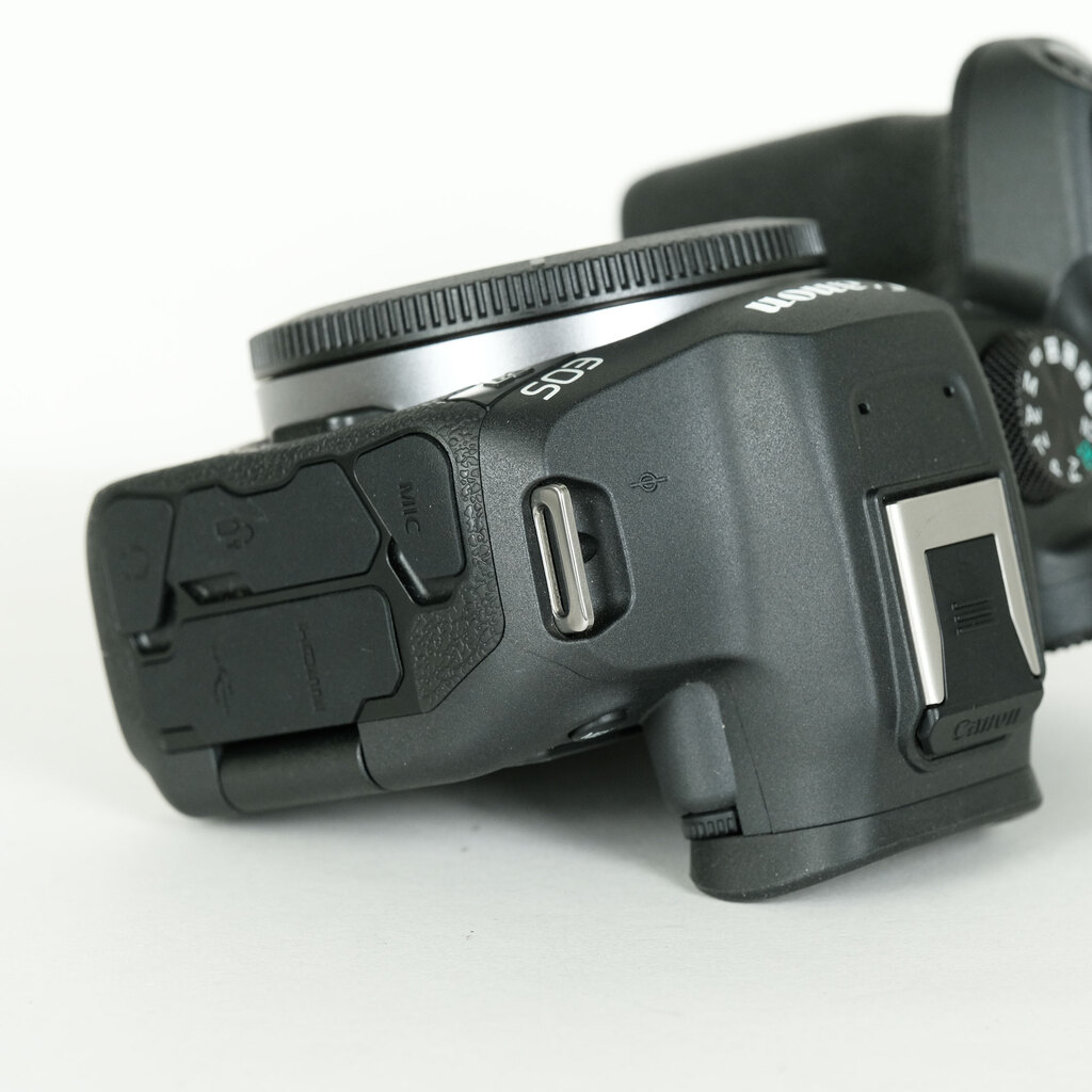 Canon EOS R7 Canon EOS R7