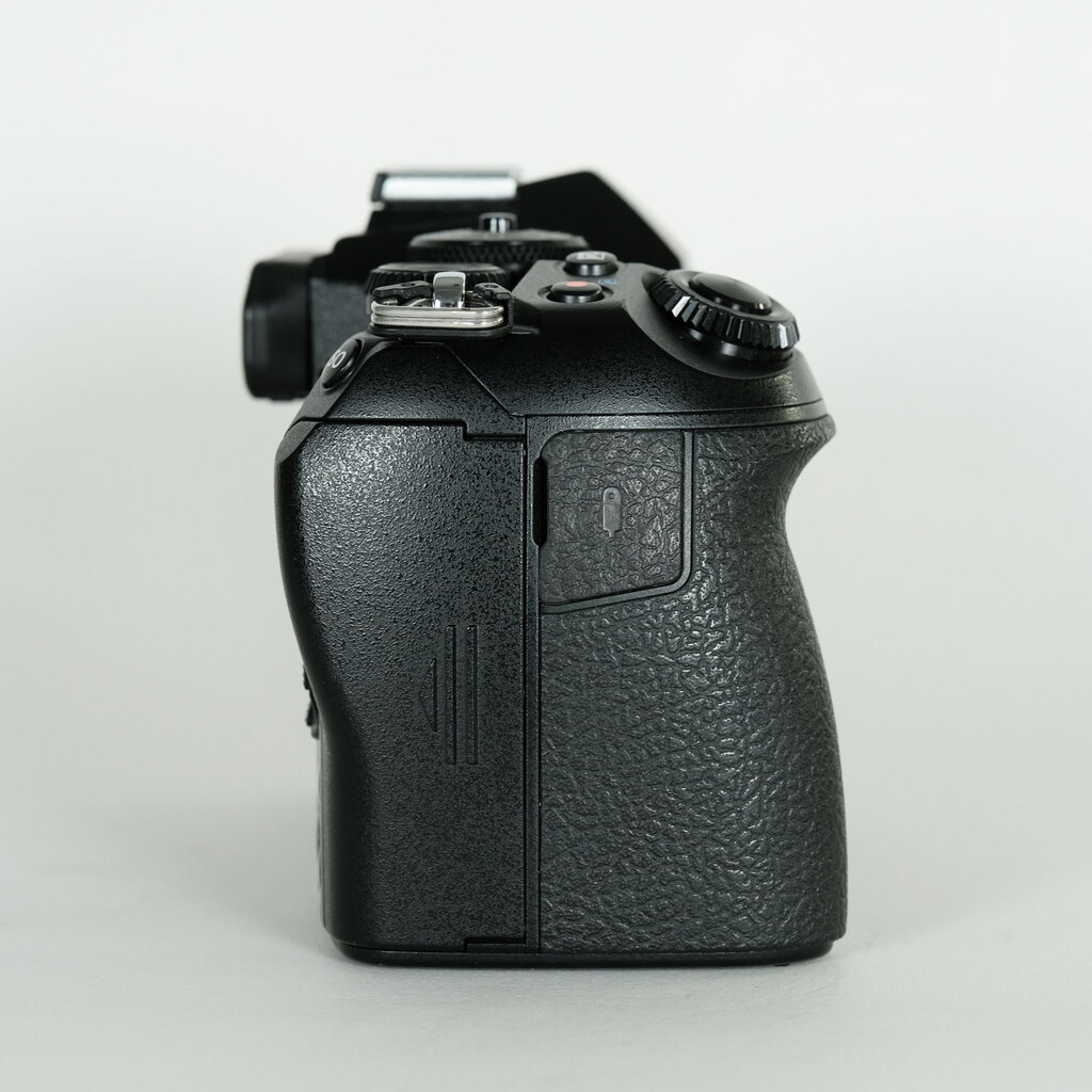 OLYMPUS OM-D E-M1 Mark III