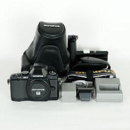 OLYMPUS OM-D E-M5 ボディ ブラック