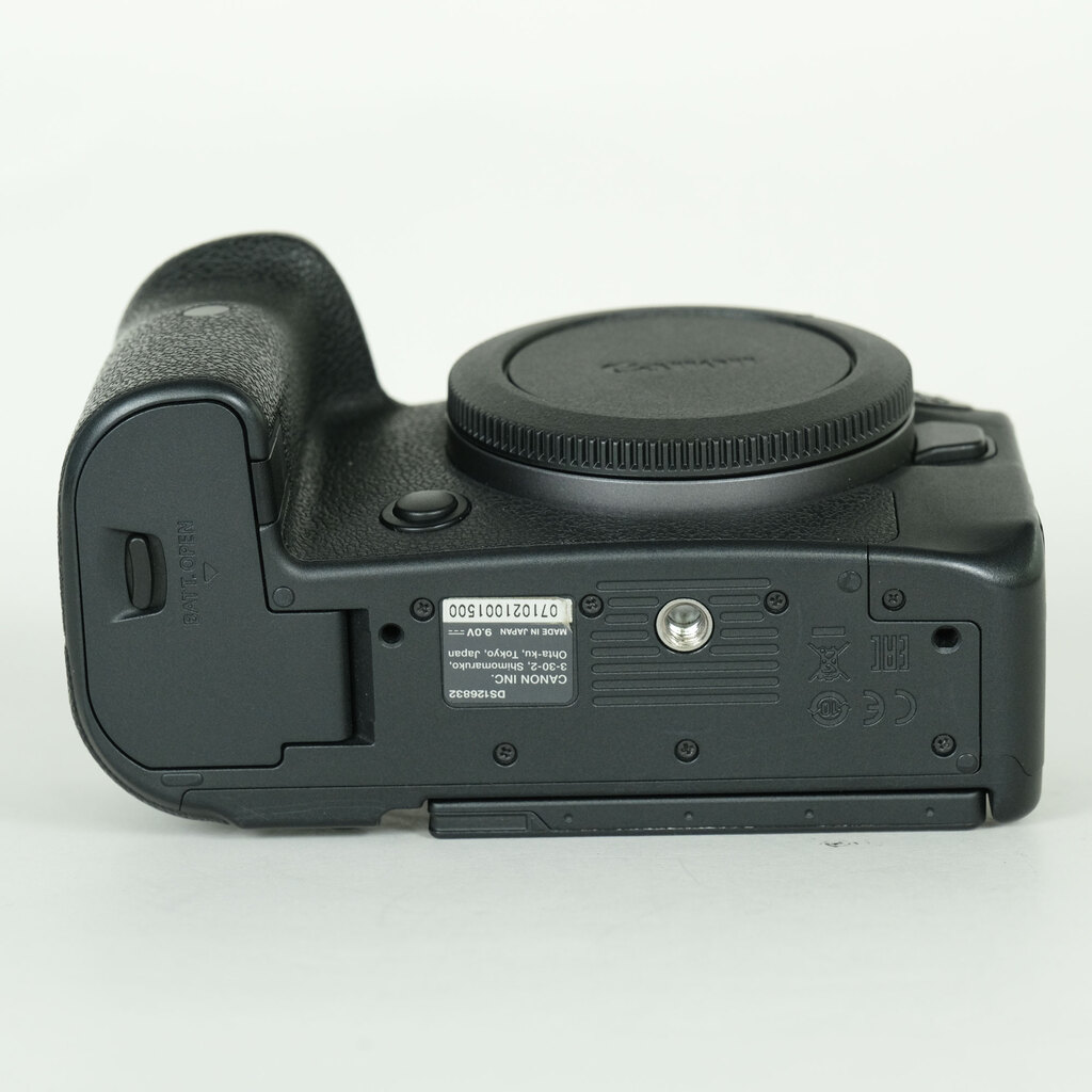Canon EOS R6 Canon EOS R6