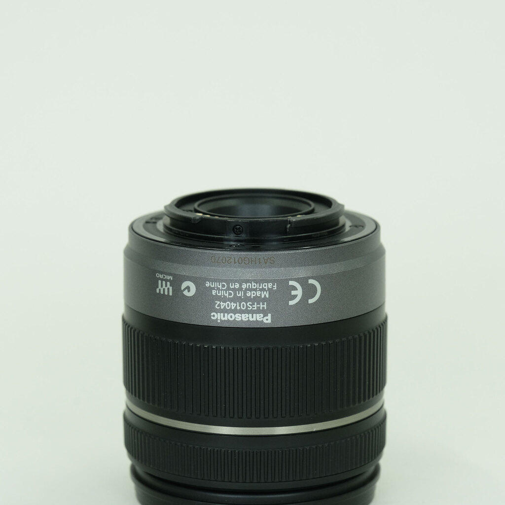 Panasonic LUMIX G VARIO 14-42mm F3.5-5.6 ASPH./MEGA O.I.S. Panasonic LUMIX G VARIO 14-42mm F3.5-5.6 ASPH./MEGA O.I.S.