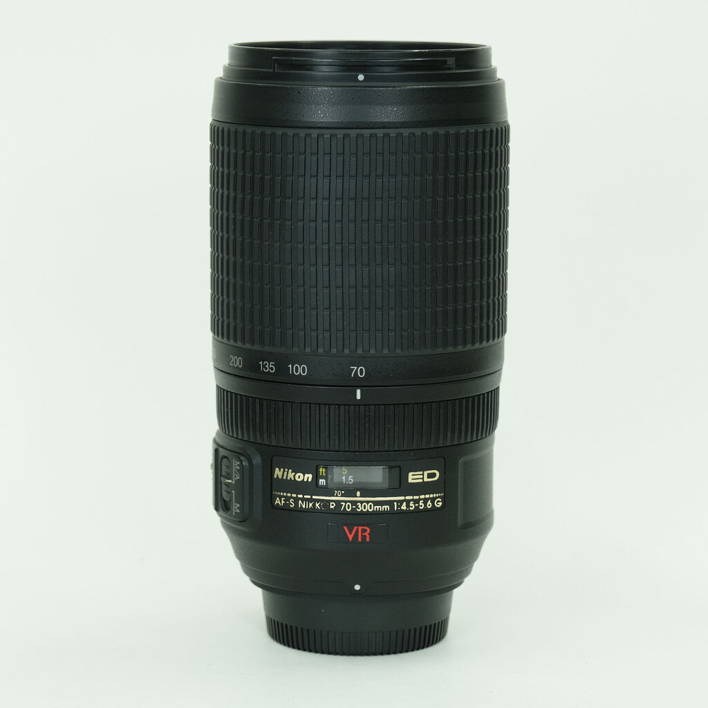 Nikon AF-S VR Zoom-Nikkor 70-300mm F4.5-5.6G IF-ED Nikon AF-S VR Zoom-Nikkor 70-300mm F4.5-5.6G IF-ED