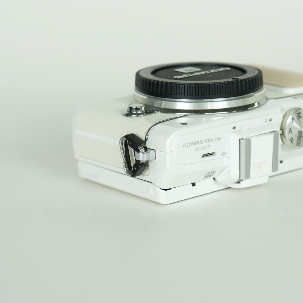 OLYMPUS PEN Lite E-PL7 ボディ ホワイト OLYMPUS PEN Lite E-PL7 ボディ ホワイト