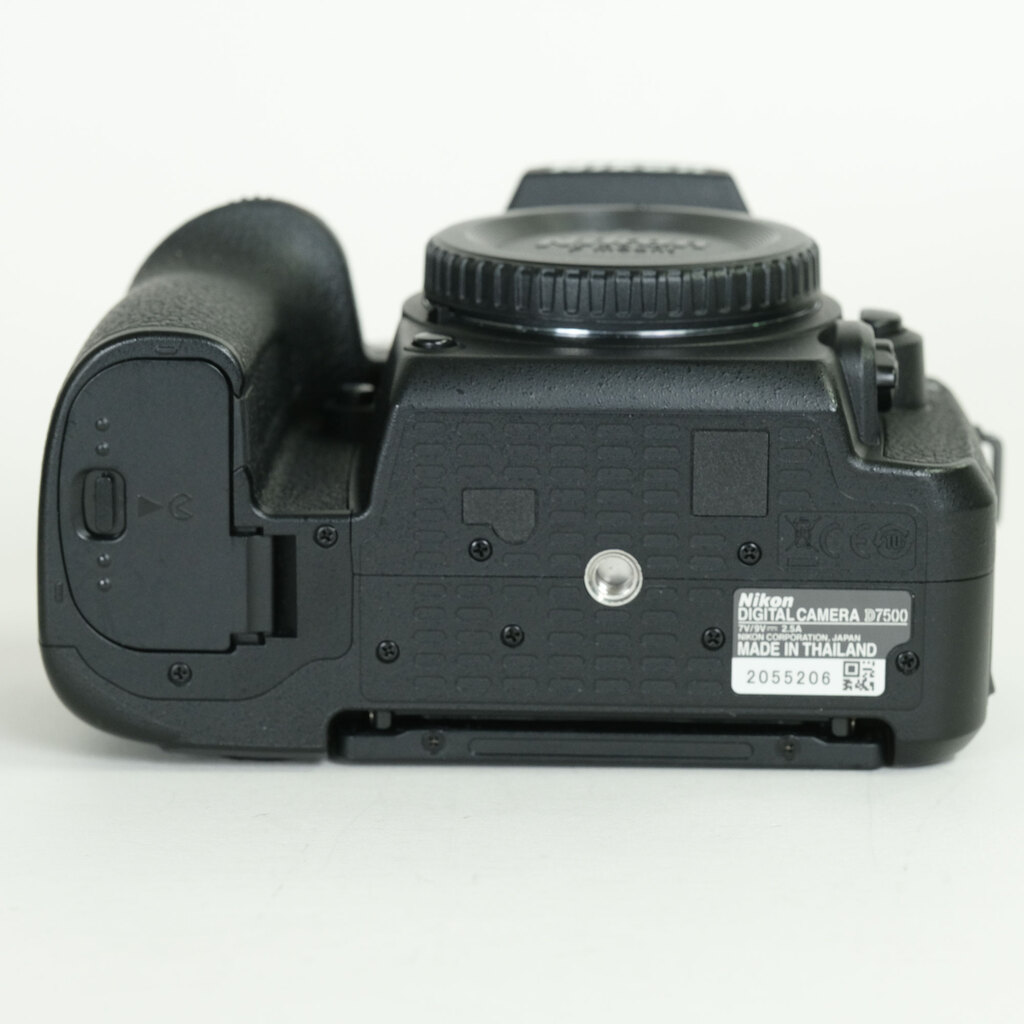 Nikon D7500