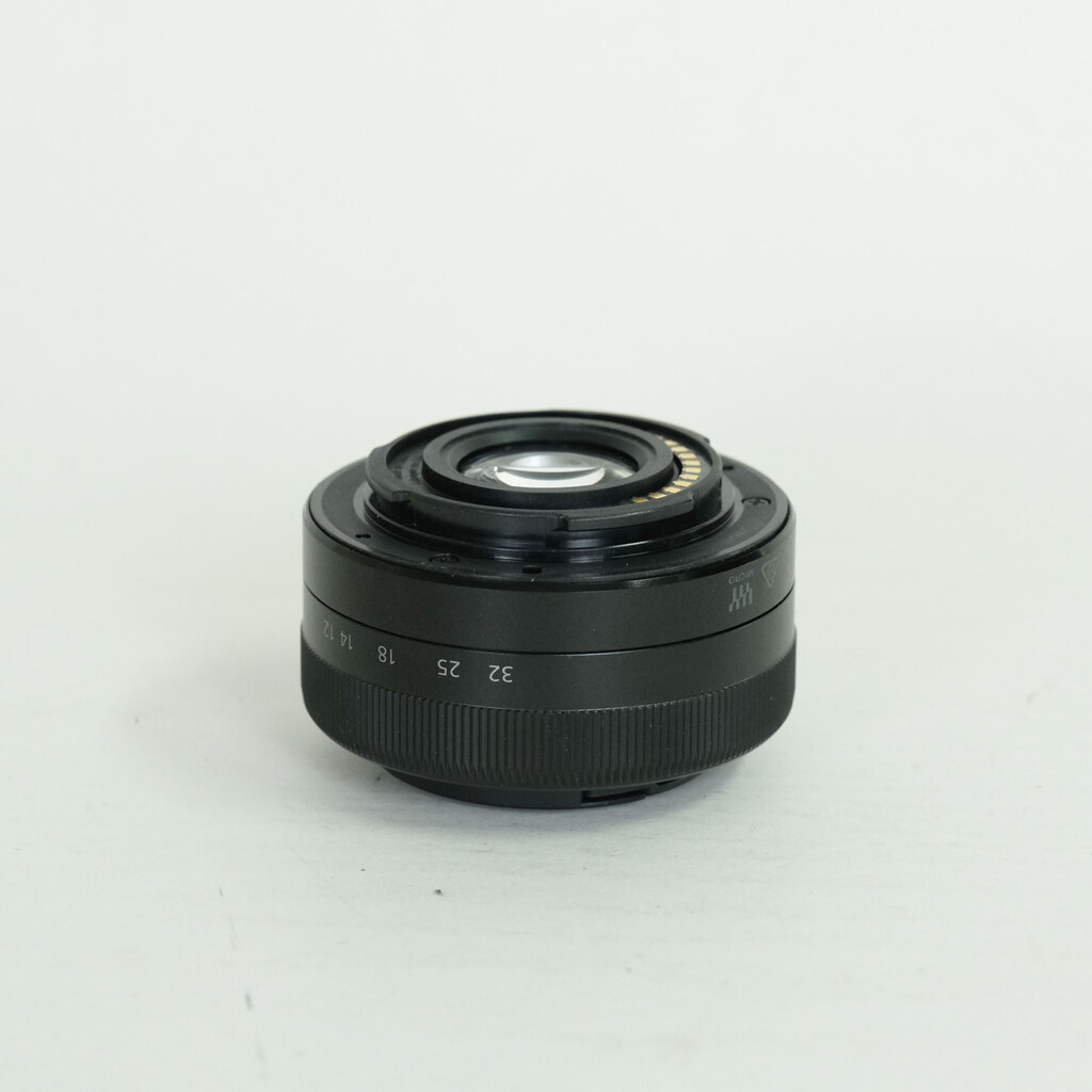 Panasonic LUMIX G VARIO 12-32mm / F3.5-5.6 ASPH. / MEGA O.I.S.
