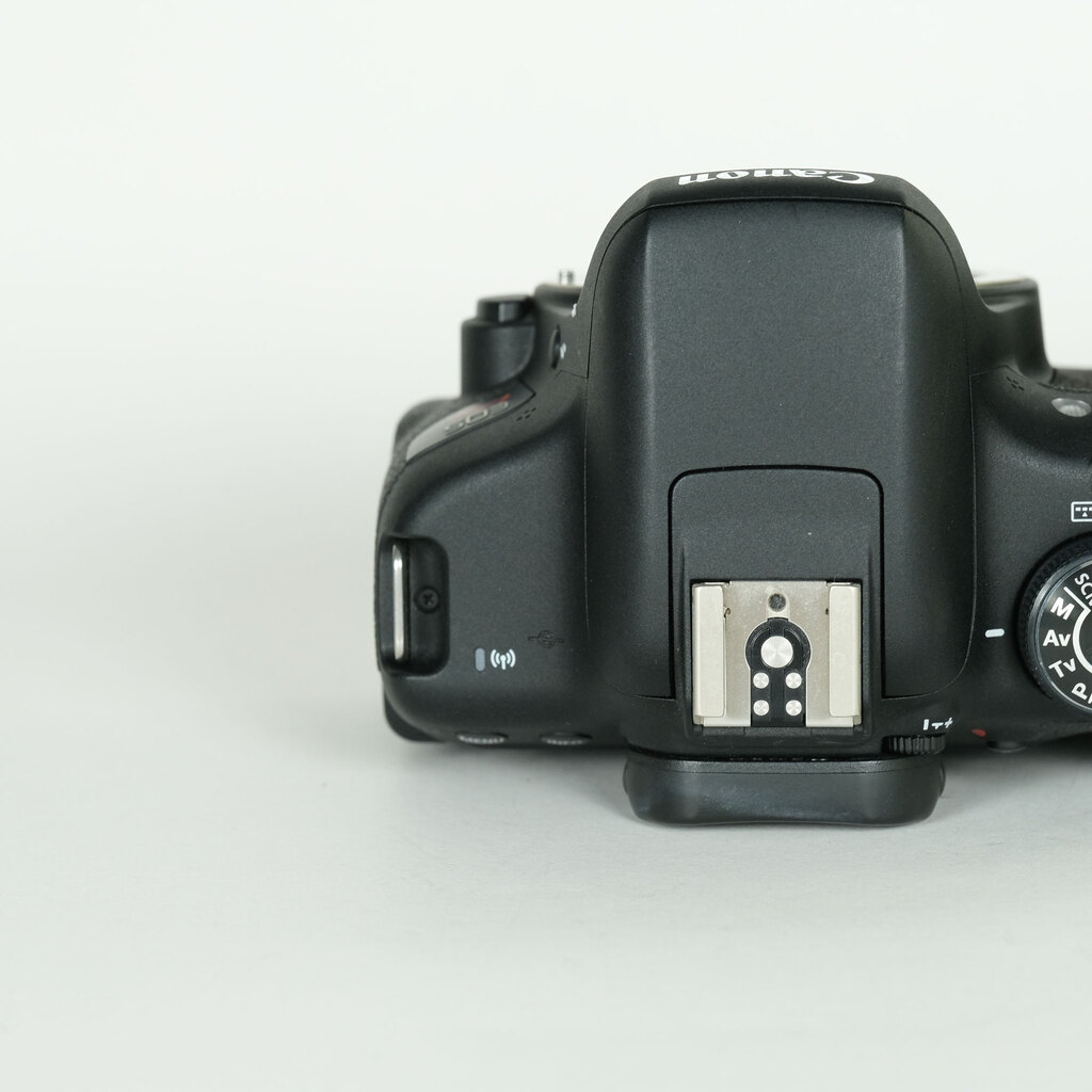 Canon EOS Kiss X8i Canon EOS Kiss X8i